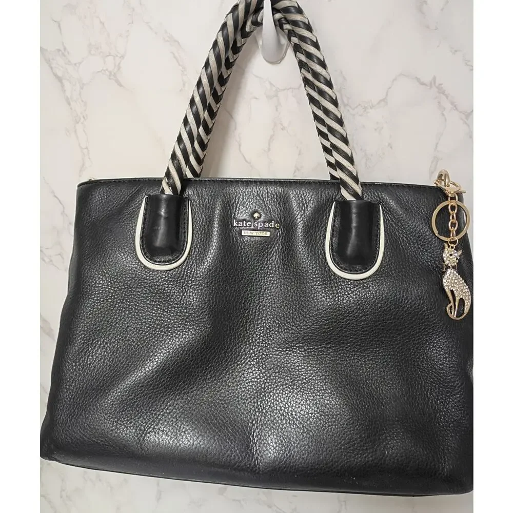 KATE SPADE Woods Drive Bodie Black Pebbled Leather Crossbody w/ Cat Charm